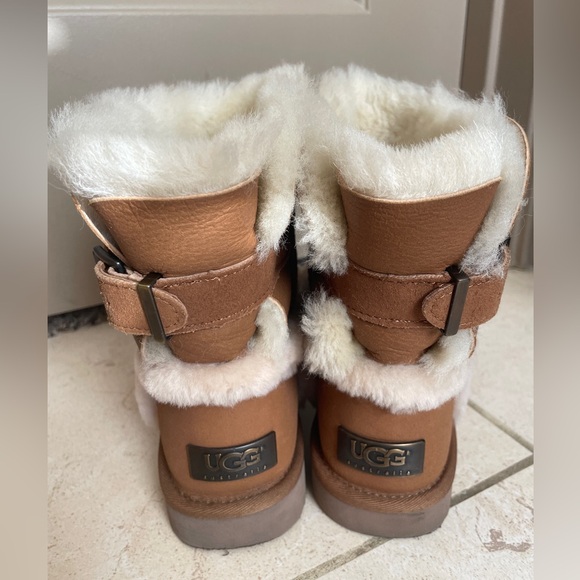 UGG Airehart Boots - Picture 7 of 14